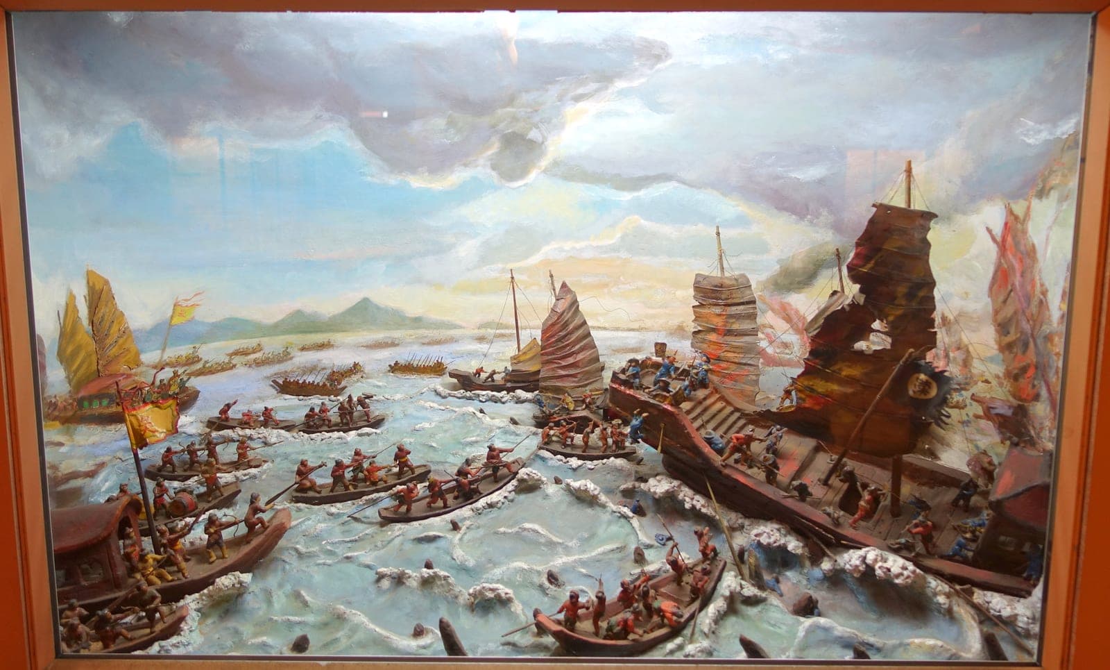 Museum diorama scale model depicting the 938 Battle of Bạch Đằng River with Vietnamese and Southern Han forces on the river.