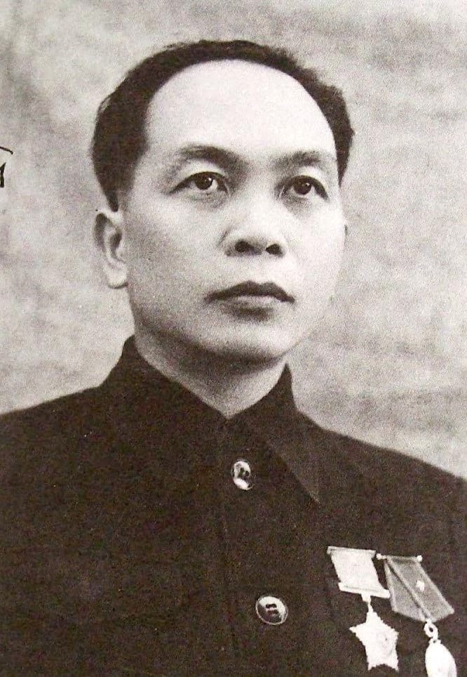 Portrait photograph of General Võ Nguyên Giáp wearing military uniform and formal attire from the twentieth century.